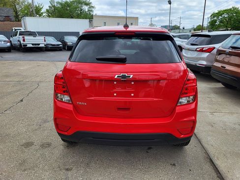 Used 2020 Chevrolet Trax LS w/ Tint and Cruise Package FWD image 5