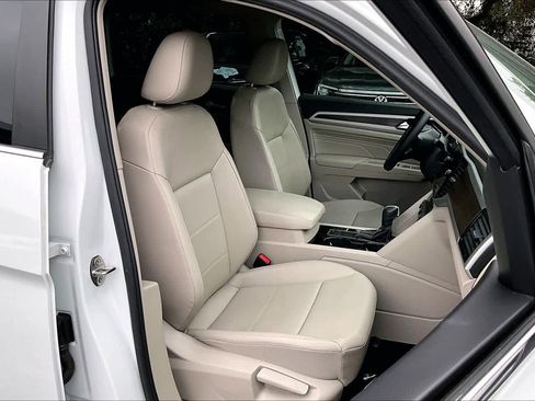 Certified 2022 Volkswagen Atlas SE image 8