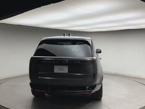 Used 2024 Land Rover Range Rover SE AWD/4WD image 3