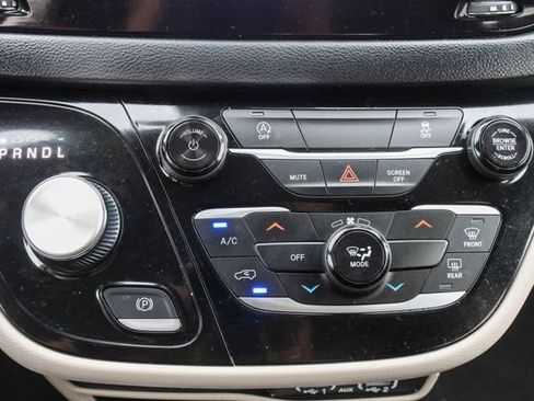 Used 2023 Chrysler Voyager LX FWD image 21