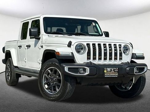 Used 2021 Jeep Gladiator Overland w/ Popular Equipment Package AWD/4WD image 2
