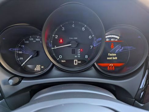 Certified 2025 Porsche Macan AWD/4WD image 17