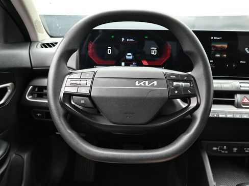 Used 2025 Kia K4 FWD image 18