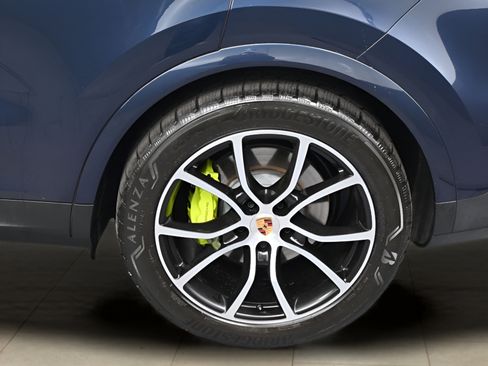 Certified 2025 Porsche Cayenne S AWD/4WD image 13