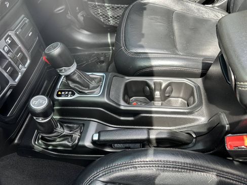 Used 2019 Jeep Wrangler Unlimited Sahara w/ LED Lighting Group AWD/4WD image 25