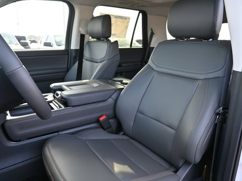 New 2025 Ford Expedition Active image 33