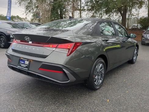New 2025 Hyundai Elantra Sport image 5