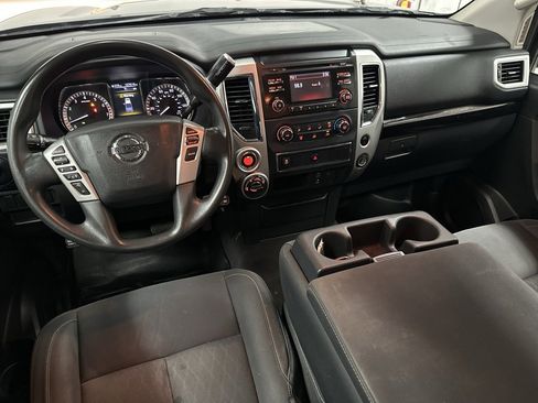 Used 2017 Nissan Titan SV image 13