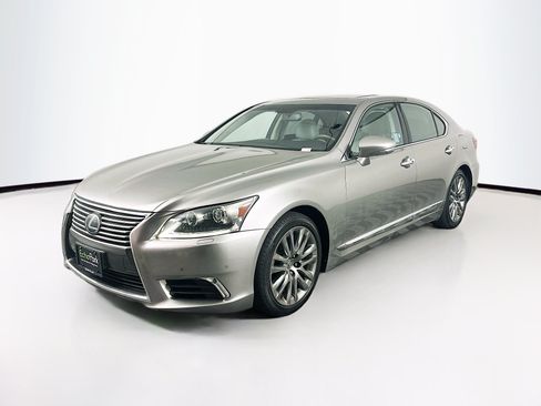Used 2017 Lexus LS 460 w/ Ultra Luxury Package RWD image 3
