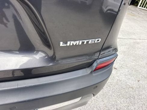 Used 2019 Jeep Cherokee Limited FWD image 25