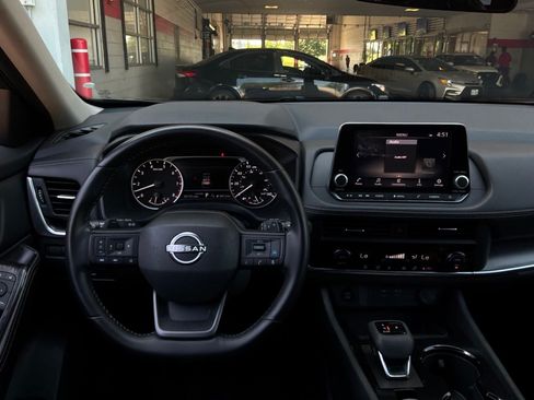 Used 2025 Nissan Rogue SV FWD image 14