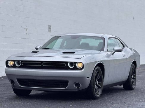 Used 2021 Dodge Challenger SXT RWD image 2