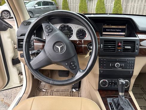 Used 2011 Mercedes-Benz GLK 350 4MATIC image 13