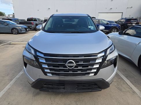 Certified 2025 Nissan Rogue SV FWD image 7