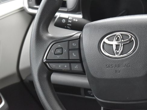 Used 2024 Toyota Sienna LE image 17