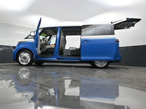 Used 2025 Volkswagen ID. Buzz 1st Edition image 43