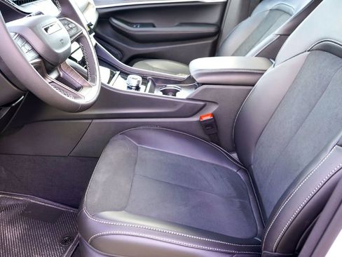 New 2026 Jeep Grand Cherokee Altitude RWD image 9