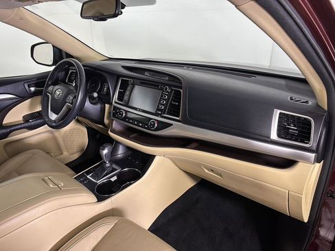 Used 2015 Toyota Highlander XLE AWD/4WD image 24