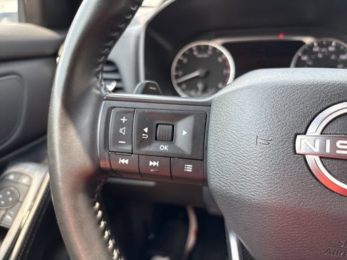 Used 2025 Nissan Rogue SV FWD image 37
