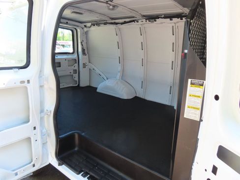 Used 2013 Chevrolet Express 2500 RWD image 14