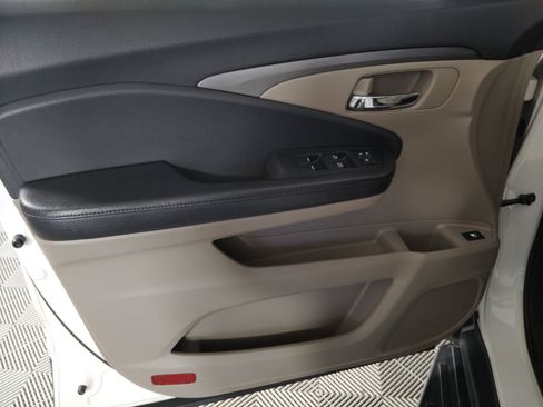 Certified 2017 Honda Pilot LX image 10