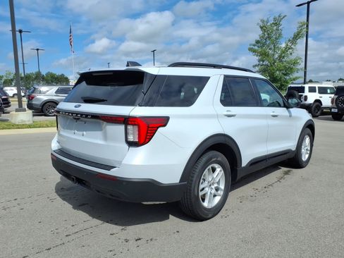 Used 2026 Ford Explorer Active RWD image 3