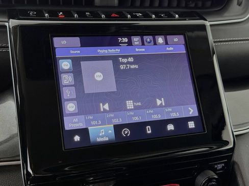 Used 2023 Jeep Grand Cherokee Laredo AWD/4WD image 17