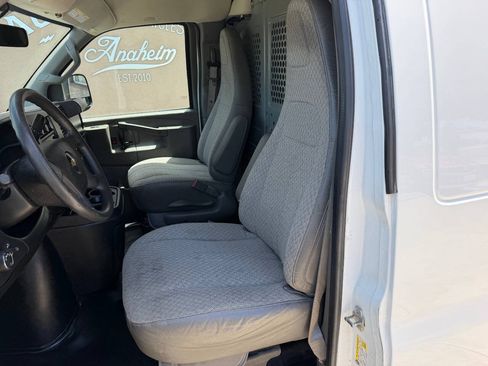 Used 2017 Chevrolet Express 3500 Extended RWD image 11