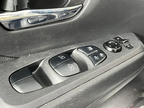 Used 2022 Nissan Kicks SV image 22