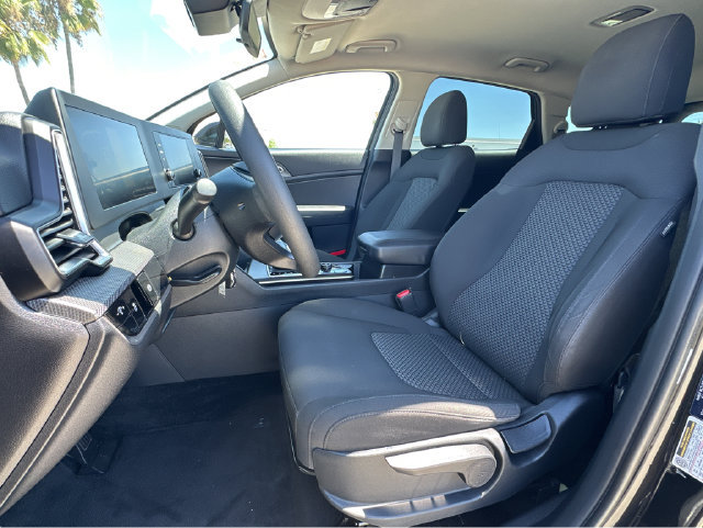 Used 2025 Kia Sportage LX FWD image 16