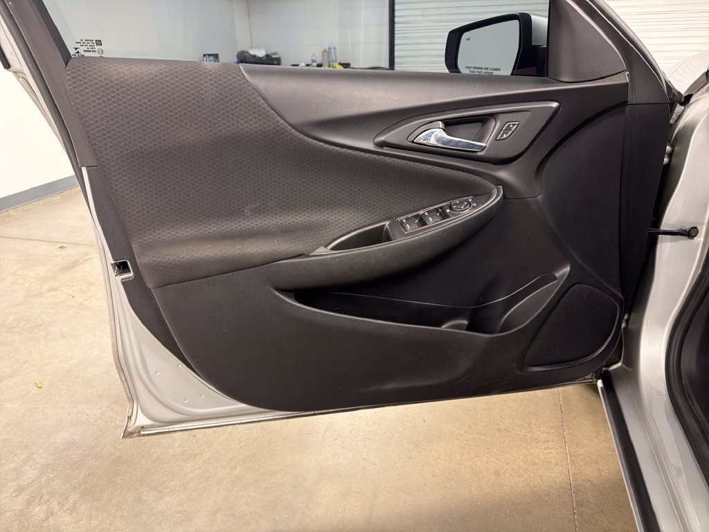 Used 2021 Chevrolet Malibu RS FWD image 21