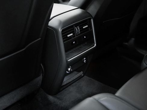 Certified 2022 Porsche Cayenne Turbo AWD/4WD image 34