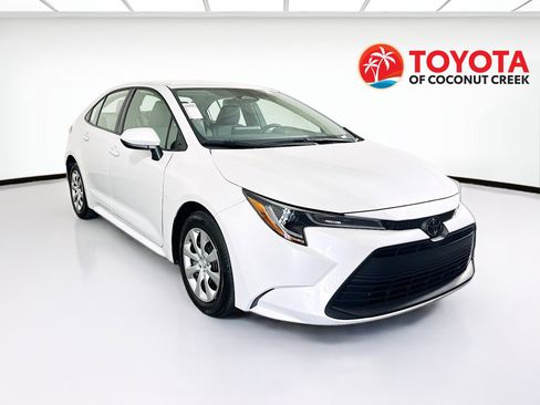 Used 2025 Toyota Corolla LE FWD image 1