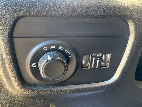 Used 2023 Jeep Grand Cherokee L Laredo image 27