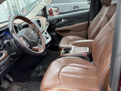 Used 2019 Chrysler Pacifica Limited w/ Advanced Safetytec Group image 3