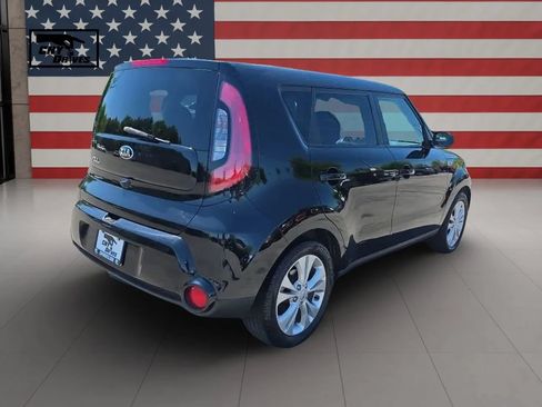 Used 2016 Kia Soul + FWD image 5