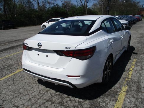 Used 2022 Nissan Sentra SV image 3