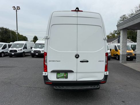 Used 2022 Mercedes-Benz Sprinter 2500 image 35