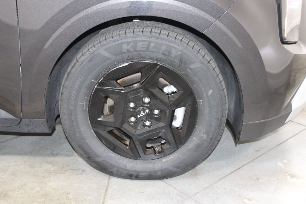 Used 2025 Kia Carnival FWD image 60