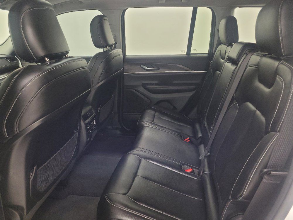 Used 2023 Jeep Grand Cherokee Limited AWD/4WD image 18