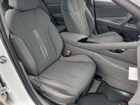 New 2026 Hyundai Elantra Hybrid FWD image 21