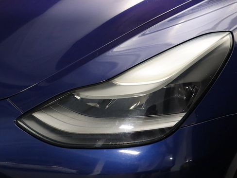 Used 2022 Tesla Model 3 Standard Range image 4