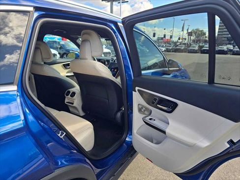 Used 2025 Mercedes-Benz GLC 350e 4MATIC image 14