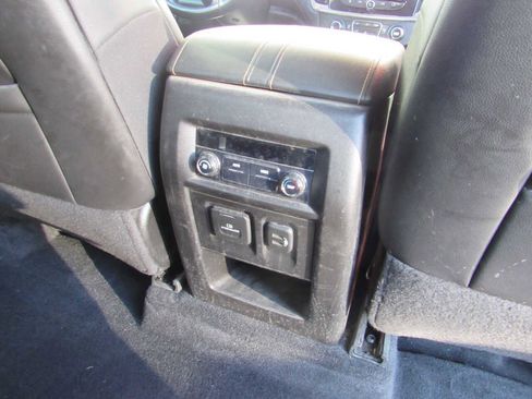 Used 2021 Chevrolet Traverse RS image 28