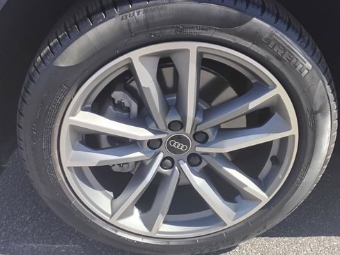 Certified 2025 Audi Q3 2.0T Premium w/ Black Optic Sport Package image 12