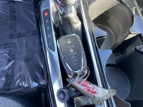 Used 2025 Chevrolet Trax LT w/ LT Convenience Package image 21