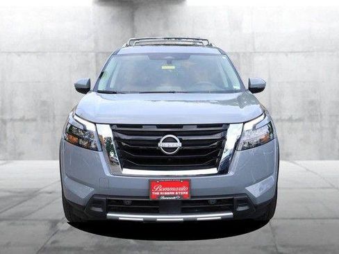 Used 2025 Nissan Pathfinder Platinum w/ Cargo Package FWD image 4