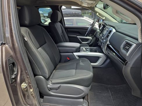 Used 2017 Nissan Titan SV AWD/4WD image 17