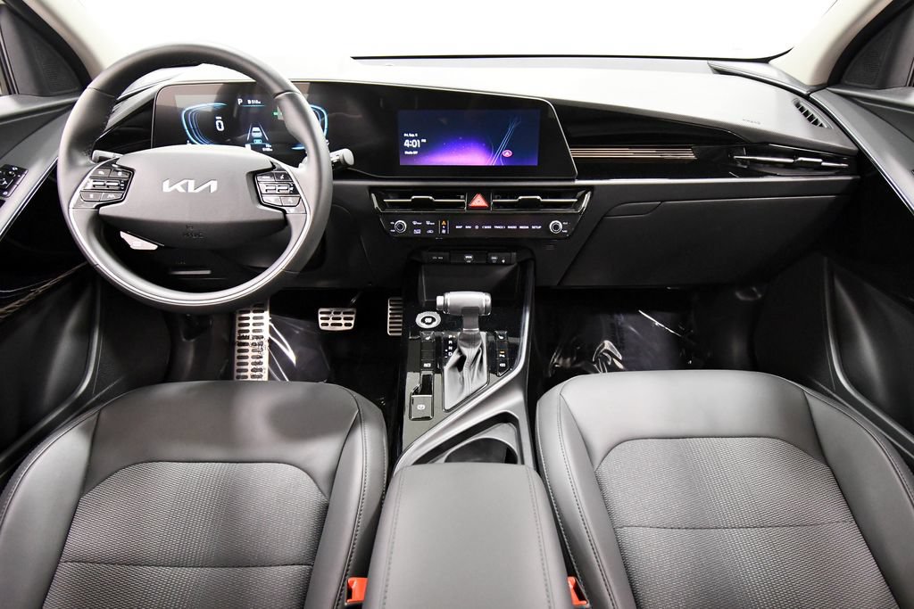 Certified 2025 Kia Niro EX Touring FWD image 3