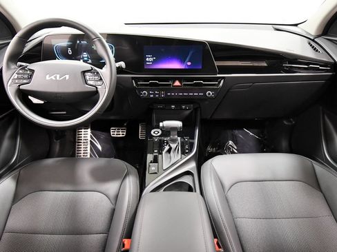 Certified 2025 Kia Niro EX Touring FWD image 3